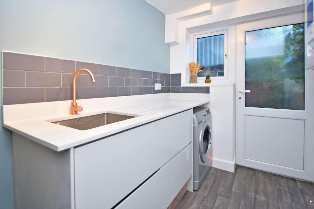 Lyndale House - By Sigma Stays ครูว์ ภายนอก รูปภาพ